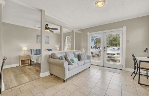 Luxe Guest Suite Near The Emerald Coast of PCB - Photo 9