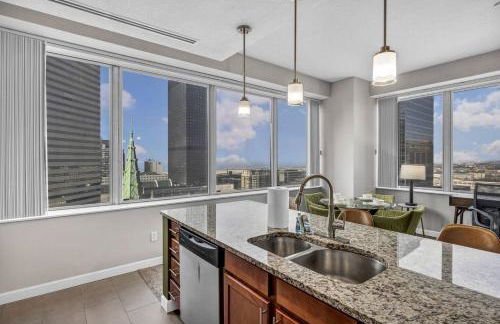 14th Floor Lux Downtown Condo w/ LAKE VIEWS & Gym - Photo 22