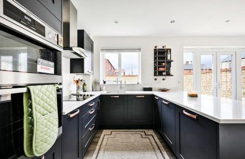 Premium 3 Bed Residence w Garden and Parking - Foto 7