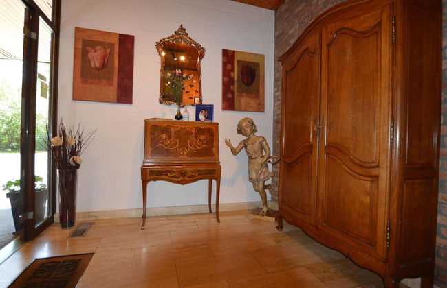 Luxury Villa with Swimming Pool near F1 Circuit - Foto 2