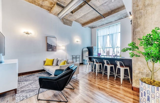 Sosuite 2BR Apt w W/d, Gym, On-site Restaurant - Photo 1