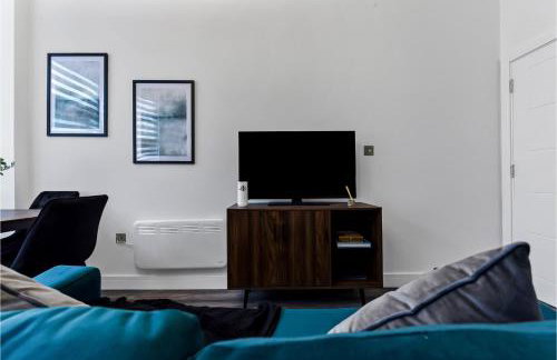 Fabulous One Bedroom Flat with Private Garden - Photo 10