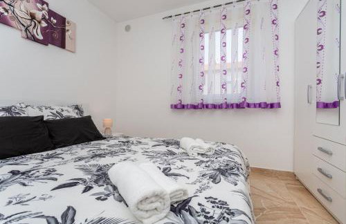 Apartment With A Private Swimming Pool, Garden & BBQ - Foto 21