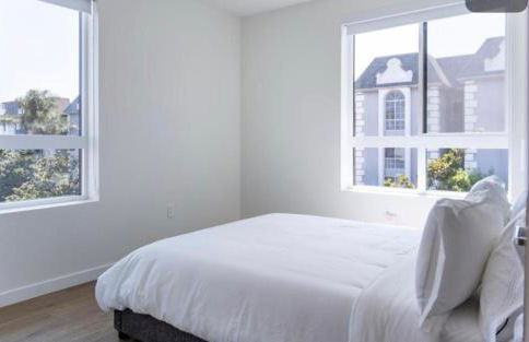 Luxury 2 Bedroom Residence With Fitness and Outdoor Pool - Photo 2