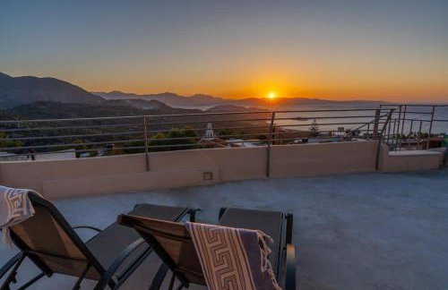 The Lookout in Mirsini - Roof Terrace - AC - WIFI - Foto 1