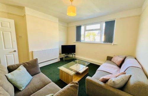 4-Bedroom House 5 mins to Beach & Parking - Foto 59