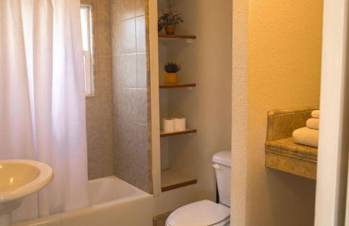 Yosemite Cottage Retreat- Half Block to Downtown - Foto 13