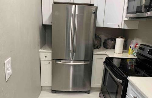 Apartment in Daytona Beach 1BR 1Bath Centrally Located - Photo 25