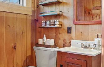 Modern Lux Cabin w Mtn Views and Fire Pit - Foto 41