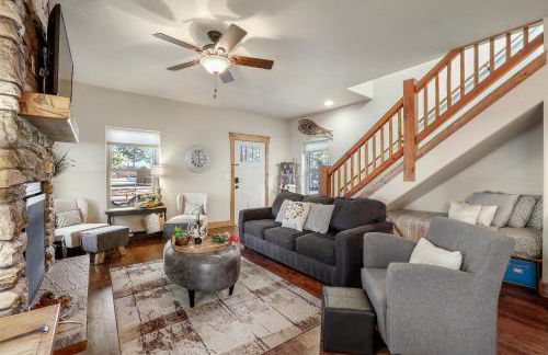 Black Bear Cabin with Hot Tub - Foto 23