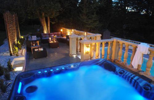 The New School Rooms - Beautiful, Georgian Apartment with Private Heated Pool and Hot Tub Sleeps 12 with Wifi and Parking near Bath - Foto 2