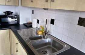Stylish spacious 2 bed Apt Balcony Nr City Stadium - Foto 4
