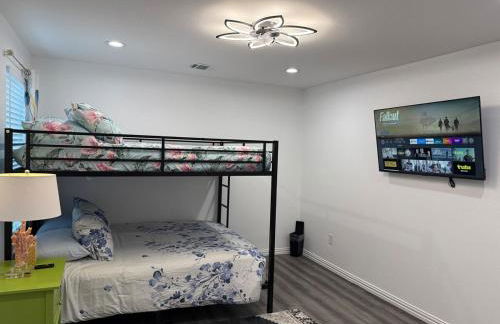 Cozy Lakeview Retreat Home - Photo 36