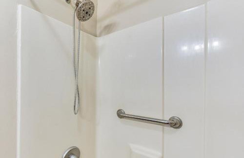 Enchanting Creekside Cottage with Hot Tub - Foto 19