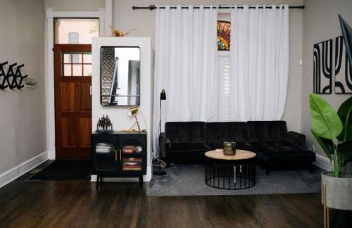 Top 1 Rated 4BR Lincoln Park House - King Bed - Photo 9