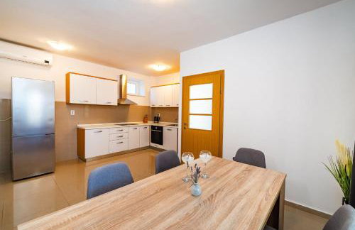 Merita Apartments with Pool - Photo 62