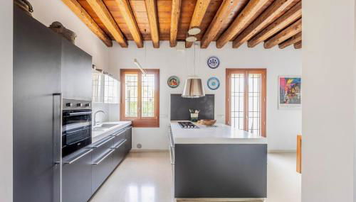 Beautiful Villa With Garden and Private Parking! - Foto 5