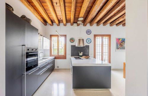 Beautiful Villa With Garden and Private Parking! - Foto 5