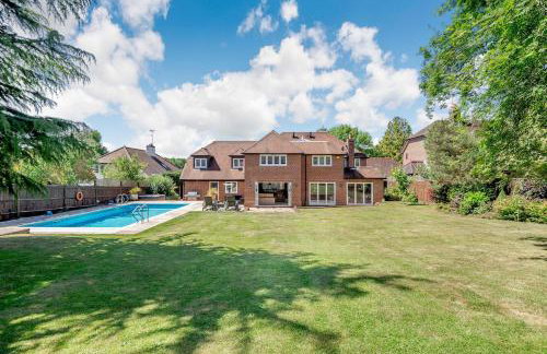 Luxurious Modern Henley Home with Pool & Hot Tub, 5 Bedrooms, Parking - Foto 1