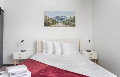 Bright & Cozy 2BR Retreat w Parking Broad Ripple - Foto 49