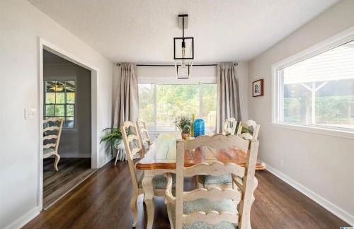 Southern Charm l 5BR l Sleeps 14 l A Location - Foto 3