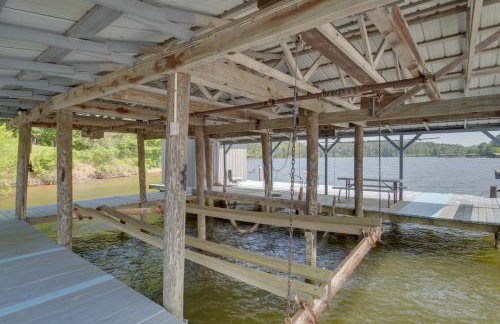 Beautiful Toledo Bend Retreat with Private Dock - Foto 30