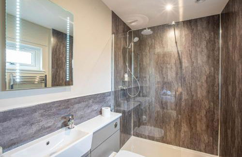 Breckland Lodge 4 with Hot Tub - Foto 12