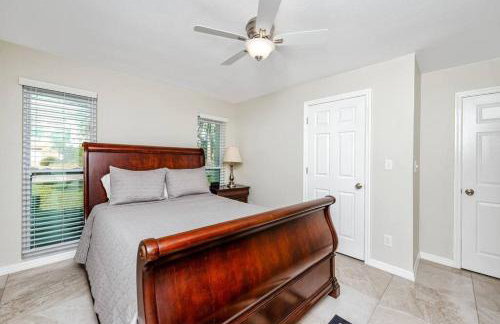 Luxe Private Waterfront Getaway with Pool in Ozona - Foto 7