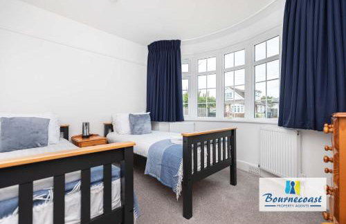 MUDEFORD ESCAPE by BOURNECOAST - A Chalet Bungalow with a Garden - Ideal for Family Getaways - HB9600 - Foto 17