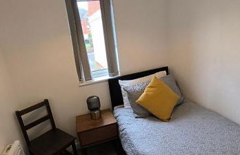 4 beds spacious Apartment, with Parking & WIFI, CHAFFORD HUNDRED, near station & shopping, long stays! - Foto 12