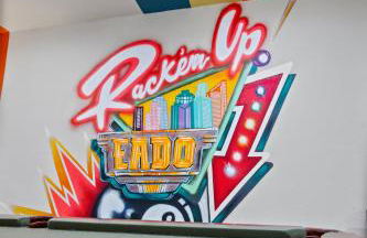 Modern 3-Story Townhome w Pool Table, Sleeps 10 Near Stadiums - Foto 24