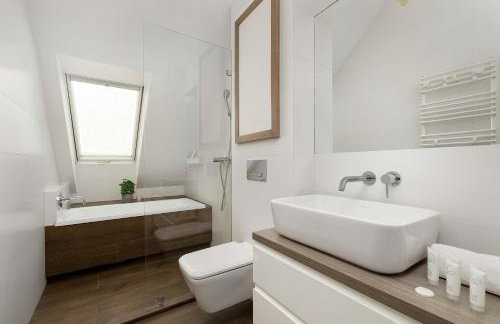 Modern Apartment with Air Conditioning and Terrace near Old Town in Cracow by Noclegi Renters - Foto 29
