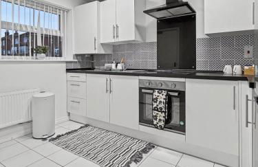 Entire home Sleeps 5 guest 5 mins fromMCR City - Foto 10