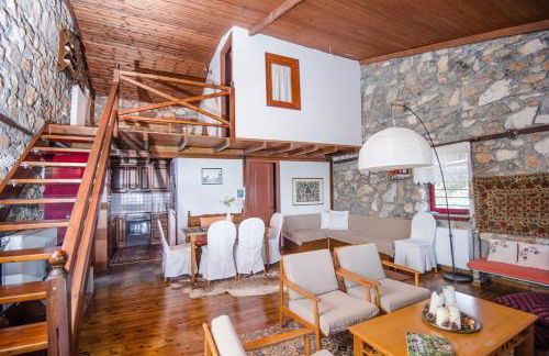 Stonehouse 2 Bedroom Chalet on Olympus Amazing View - Photo 2