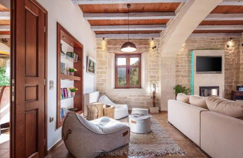 Saridakis Villa, Multi-Generational Escape & Pool, By ThinkVilla - Foto 27