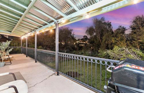 Entire Private Home with 4 Bedrooms 2 Bathrooms, Spacious, Lux King Bed, Ranch Style, Prime Area, Available Now - Photo 19