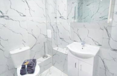 The Felix Apartments - 2 Bedrooms - WIFI - FREE Parking - Photo 12