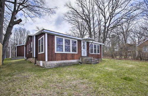 Lakefront 1930s Log Cabin with Dock and Fire Pit! - Foto 25