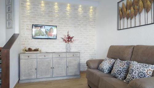 Gran adosado de esquina muy cerca de la playa en la Antilla - Foto 2