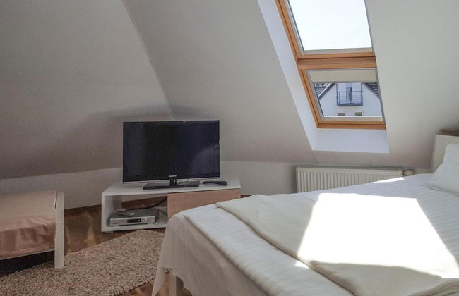 Large, Comfortable Holiday Villa, Private Garden - Photo 5