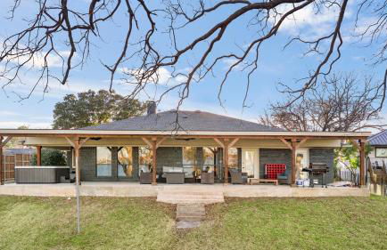 Cosy Waterfront Home - Photo 19