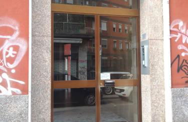 Central Milano 2-Room Apartment with Balcony - Photo 8