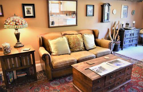 New listing! ON 62-acre Broad Ripple park/ less than a mile from Broad Ripple village. - Foto 2