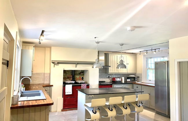 The Farmhouse - Sleeps 12 With Private Grounds - Foto 13