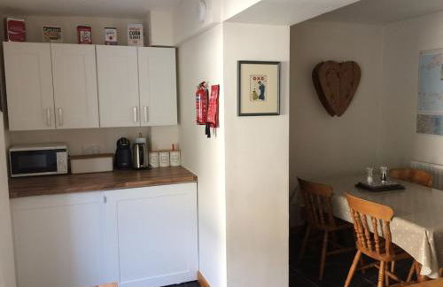 Seasalt Cottage - Modernised traditional cottage, Sleeps 5,short walk to beaches, town, amenities - Photo 11