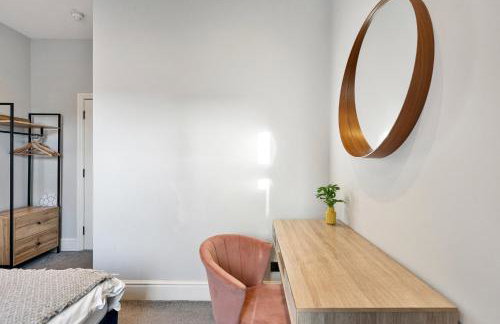 Stylish modern apartment near the city centre with nearby off-road parking - Foto 17