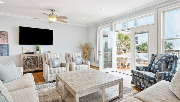 Oceanfront w/ Pool, Panoramic Deck Views, 5bdr Folly Ocean Breeze by Avantstay - Foto 2, Interior