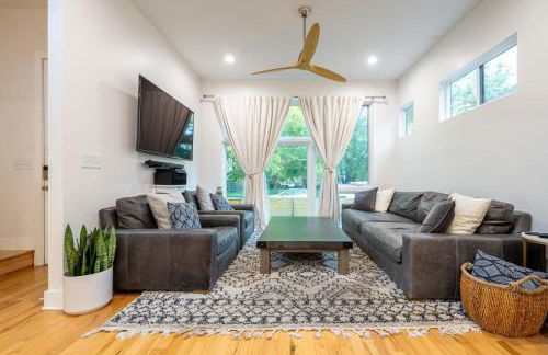 Modern Fountain Square Mansion with Hot Tub & Rooftop Patio- Family Friendly - Foto 8