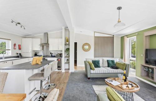 Rose Lodge, 21 Roadford Lake Lodges - Hot Tub, Free Parking and WiFi, Short Walk to Lake - Foto 4