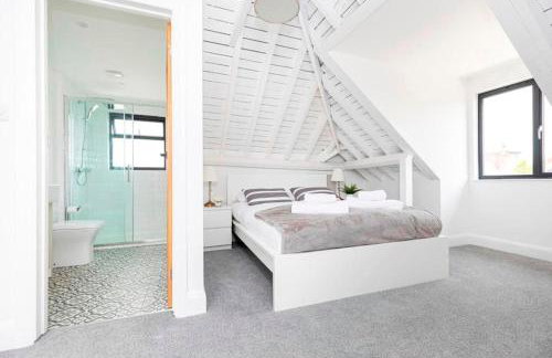 DRIFTWOOD by BOURNECOAST - An Exquisite Chalet Bungalow with a Sauna, BBQ Hut and Garden - HB6339 - Foto 26